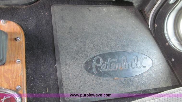 image for item E3814 1996 Peterbilt 379 semi truck
