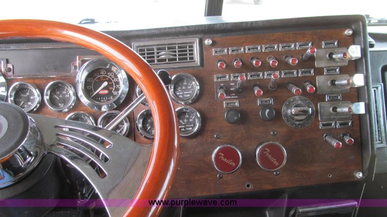 image for item E3814 1996 Peterbilt 379 semi truck