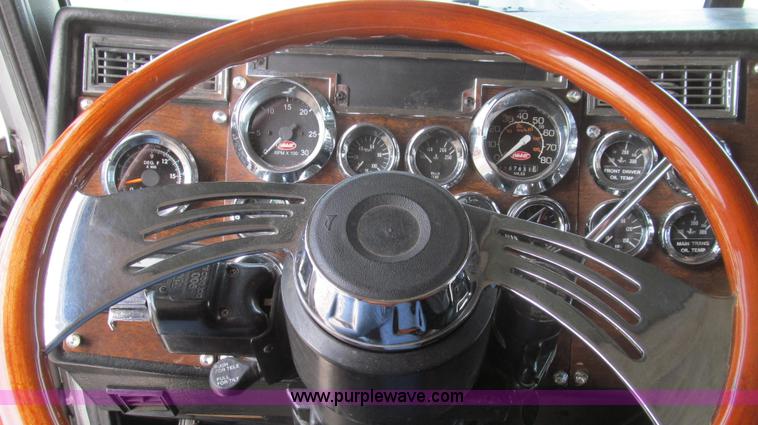 image for item E3814 1996 Peterbilt 379 semi truck