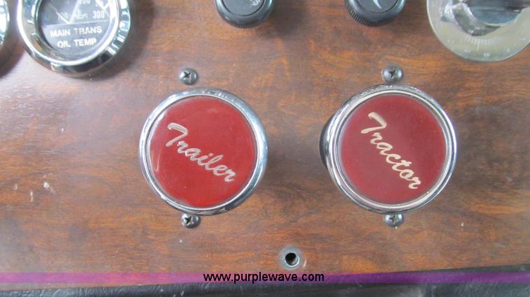 image for item E3814 1996 Peterbilt 379 semi truck