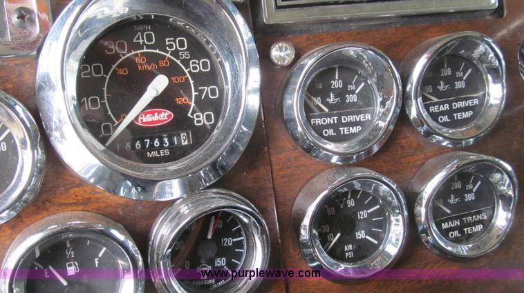 image for item E3814 1996 Peterbilt 379 semi truck