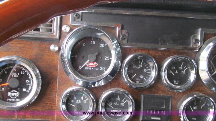 image for item E3814 1996 Peterbilt 379 semi truck