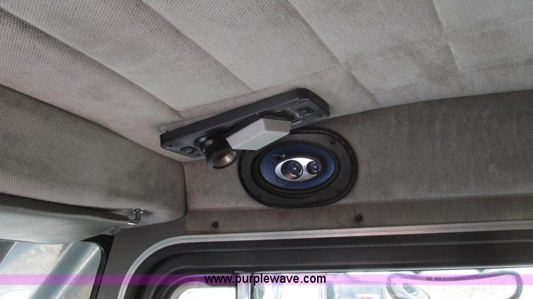 image for item E3814 1996 Peterbilt 379 semi truck