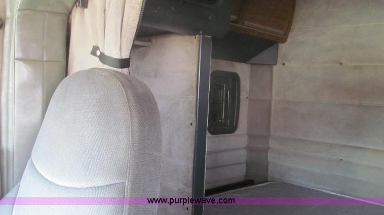 image for item E3814 1996 Peterbilt 379 semi truck