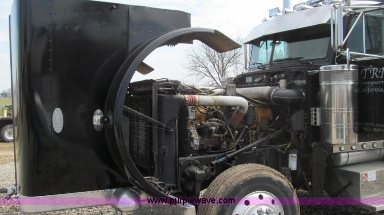 image for item E3814 1996 Peterbilt 379 semi truck