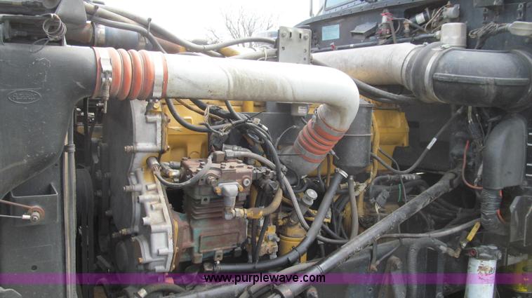 image for item E3814 1996 Peterbilt 379 semi truck