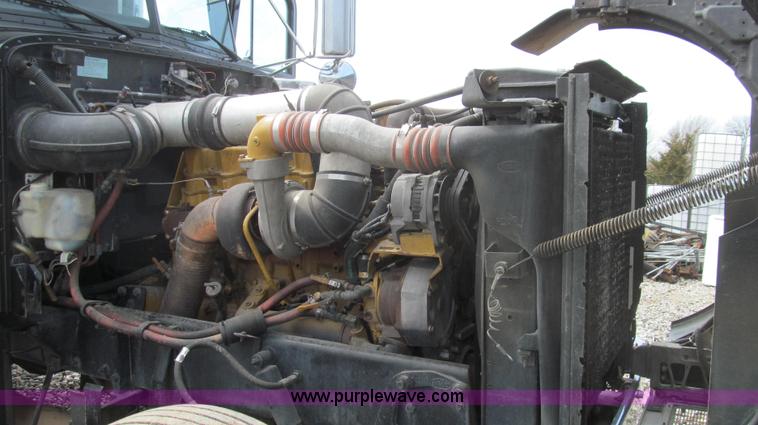 image for item E3814 1996 Peterbilt 379 semi truck