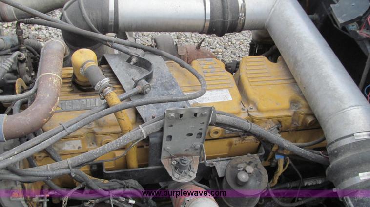 image for item E3814 1996 Peterbilt 379 semi truck