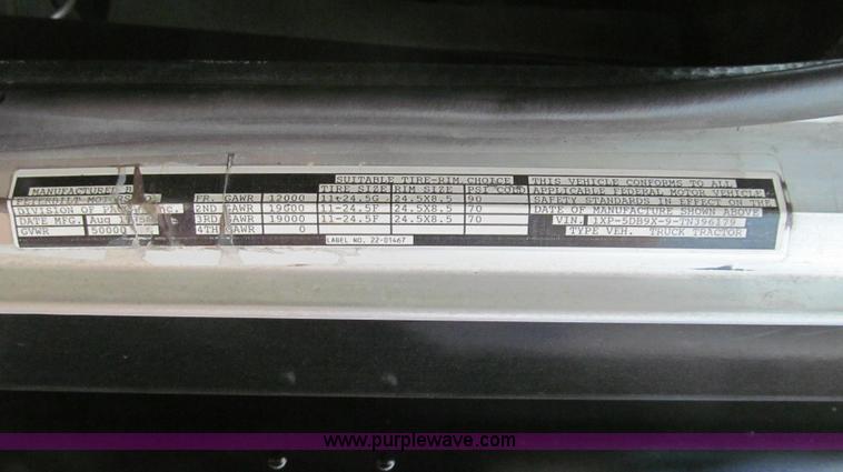 image for item E3814 1996 Peterbilt 379 semi truck