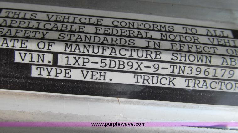 image for item E3814 1996 Peterbilt 379 semi truck