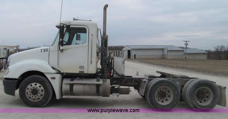 image for item E3821 2005 Freightliner CL120 semi truck