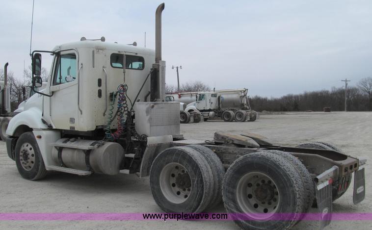 image for item E3821 2005 Freightliner CL120 semi truck