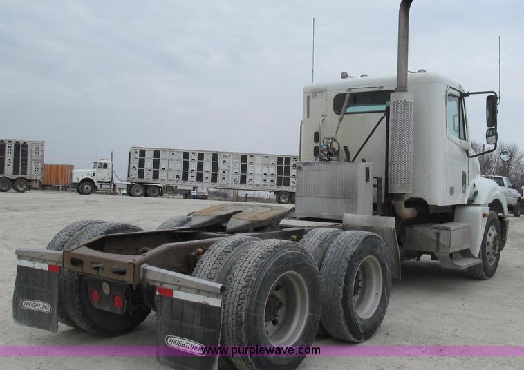 image for item E3821 2005 Freightliner CL120 semi truck