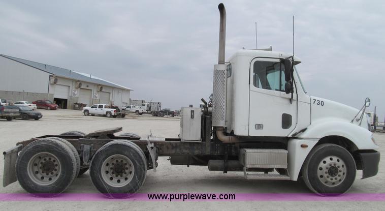 image for item E3821 2005 Freightliner CL120 semi truck