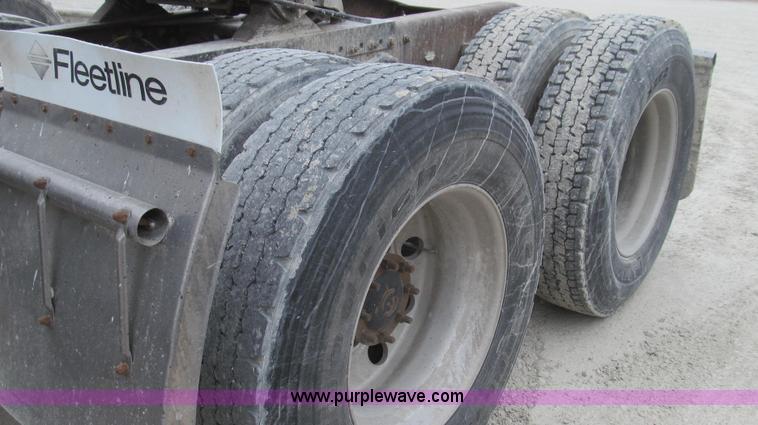 image for item E3821 2005 Freightliner CL120 semi truck