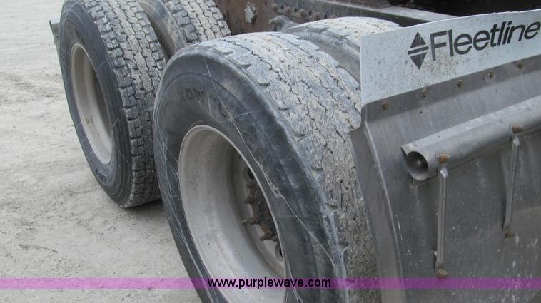 image for item E3821 2005 Freightliner CL120 semi truck