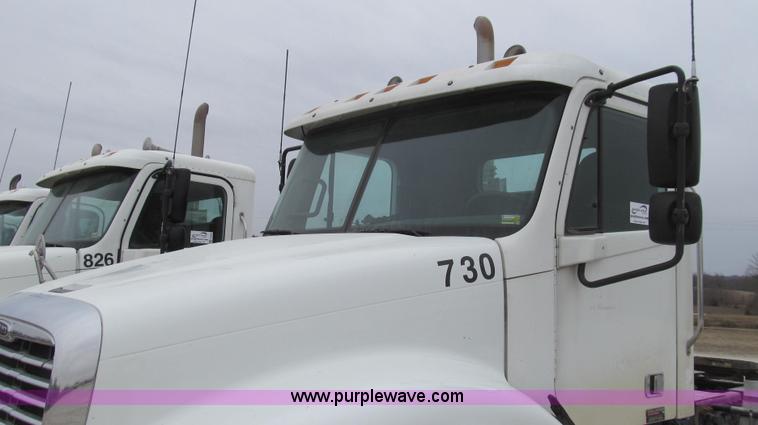 image for item E3821 2005 Freightliner CL120 semi truck