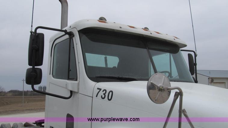 image for item E3821 2005 Freightliner CL120 semi truck