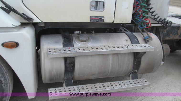 image for item E3821 2005 Freightliner CL120 semi truck