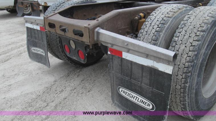 image for item E3821 2005 Freightliner CL120 semi truck