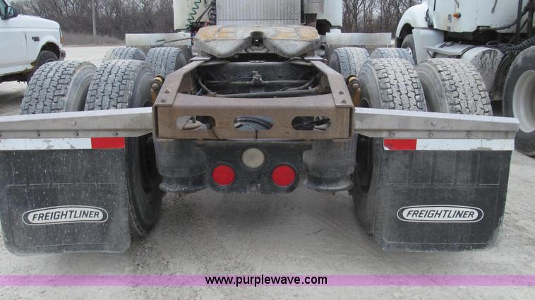 image for item E3821 2005 Freightliner CL120 semi truck