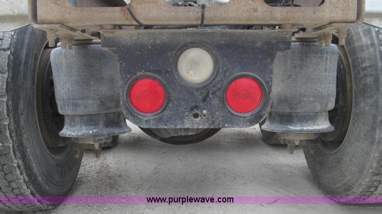 image for item E3821 2005 Freightliner CL120 semi truck