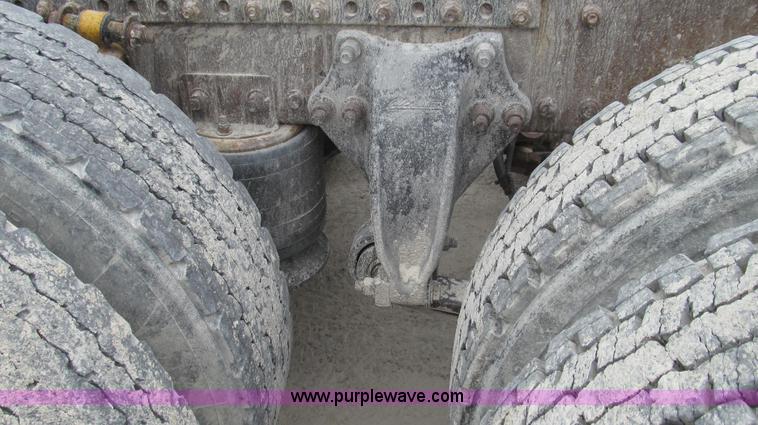 image for item E3821 2005 Freightliner CL120 semi truck