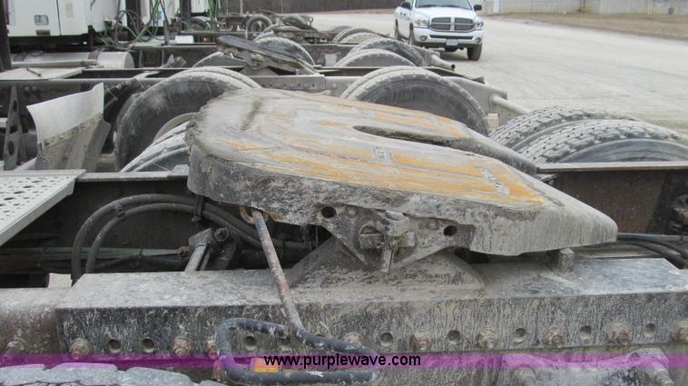 image for item E3821 2005 Freightliner CL120 semi truck