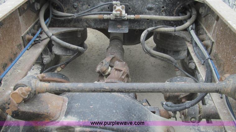 image for item E3821 2005 Freightliner CL120 semi truck