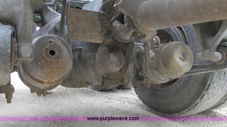 image for item E3821 2005 Freightliner CL120 semi truck