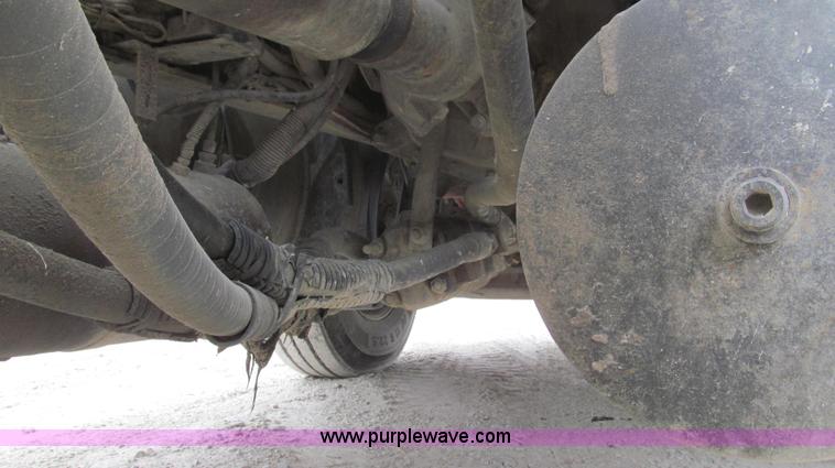 image for item E3821 2005 Freightliner CL120 semi truck