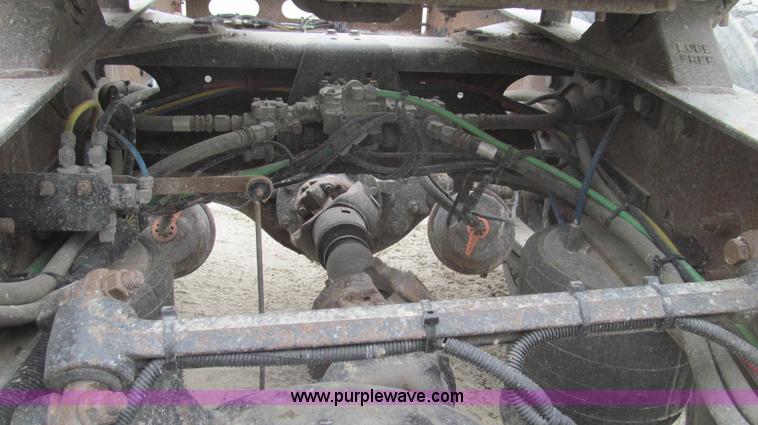 image for item E3821 2005 Freightliner CL120 semi truck