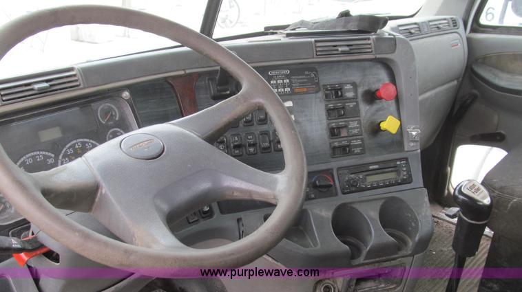 image for item E3821 2005 Freightliner CL120 semi truck