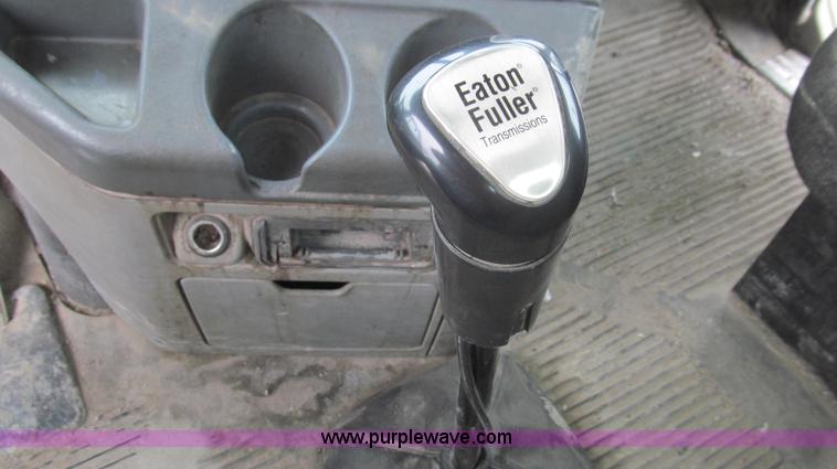 image for item E3821 2005 Freightliner CL120 semi truck