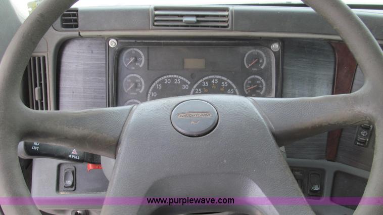 image for item E3821 2005 Freightliner CL120 semi truck