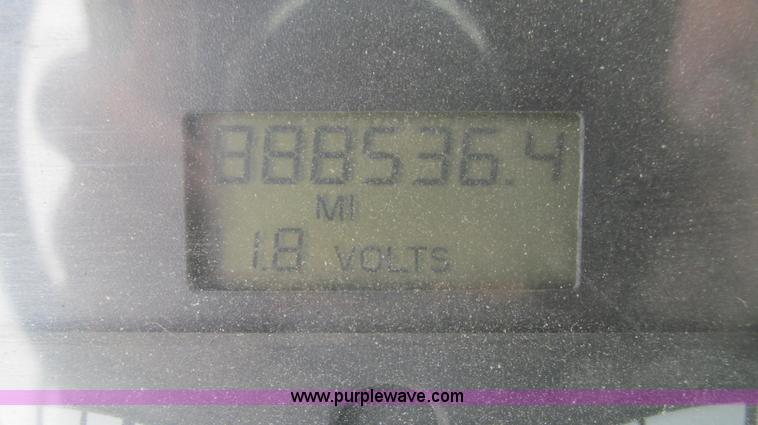 image for item E3821 2005 Freightliner CL120 semi truck