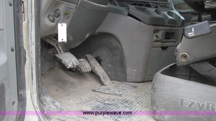 image for item E3821 2005 Freightliner CL120 semi truck