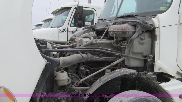 image for item E3821 2005 Freightliner CL120 semi truck