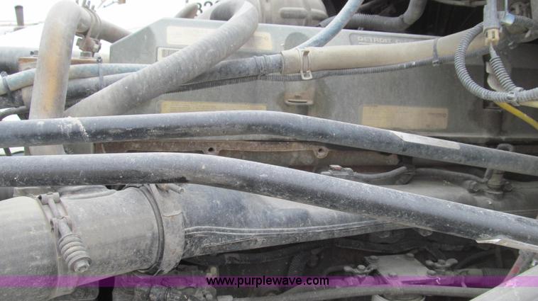 image for item E3821 2005 Freightliner CL120 semi truck