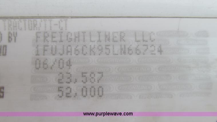 image for item E3821 2005 Freightliner CL120 semi truck