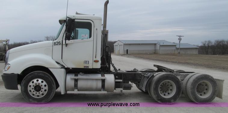 image for item E3822 2004 Freightliner CL120 semi truck