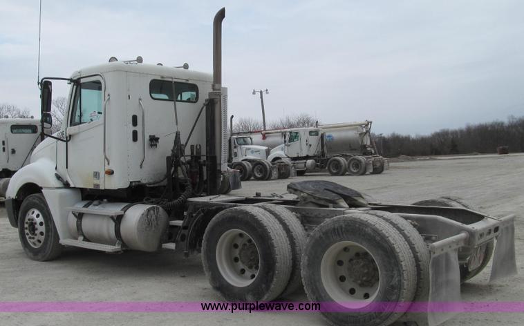 image for item E3822 2004 Freightliner CL120 semi truck