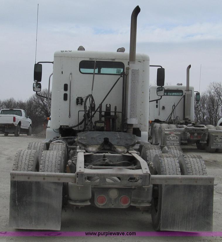 image for item E3822 2004 Freightliner CL120 semi truck