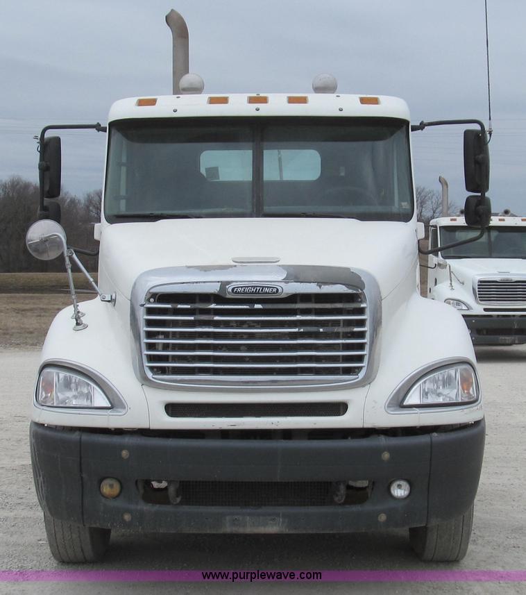 image for item E3822 2004 Freightliner CL120 semi truck