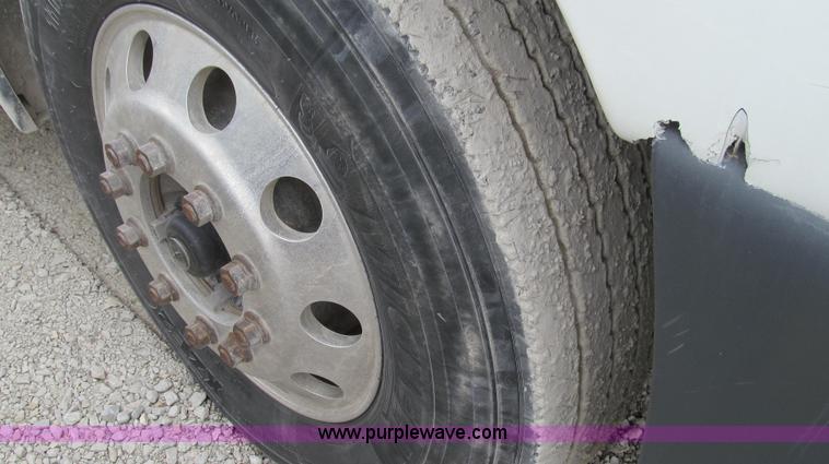 image for item E3822 2004 Freightliner CL120 semi truck