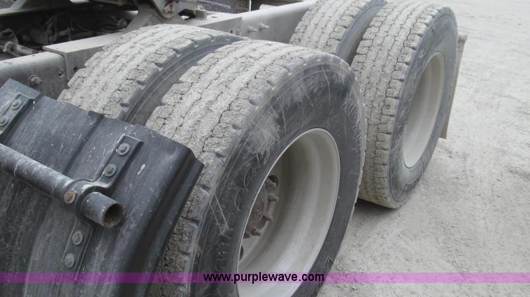 image for item E3822 2004 Freightliner CL120 semi truck