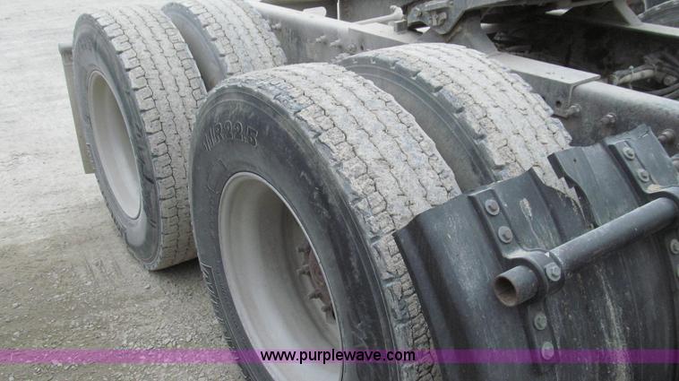 image for item E3822 2004 Freightliner CL120 semi truck