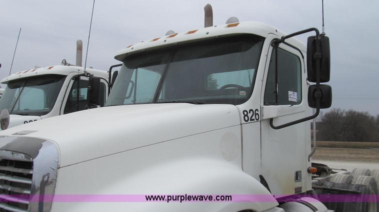 image for item E3822 2004 Freightliner CL120 semi truck