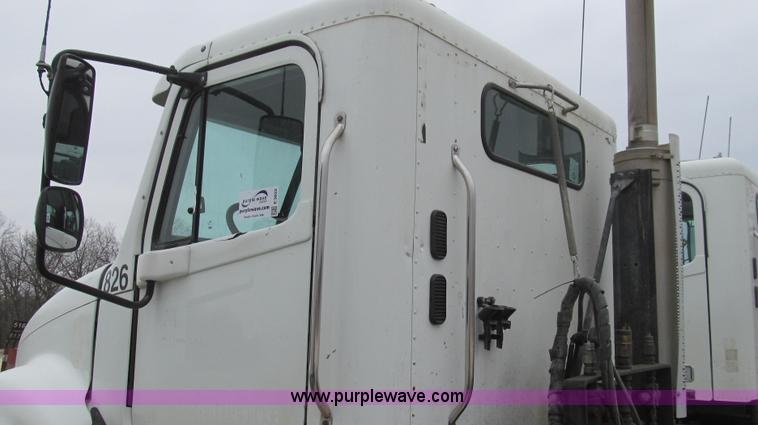 image for item E3822 2004 Freightliner CL120 semi truck