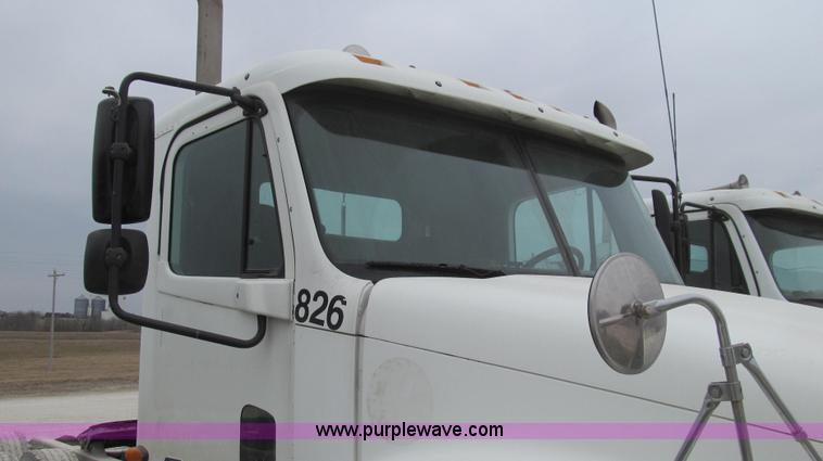 image for item E3822 2004 Freightliner CL120 semi truck
